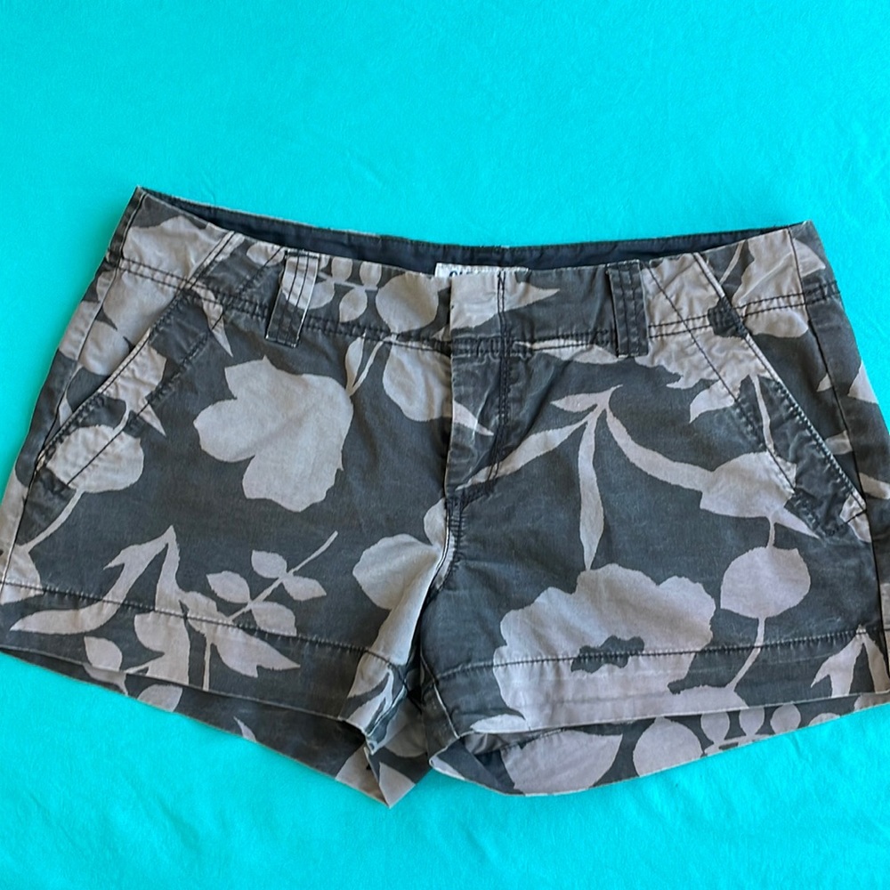 Size 6 old navy shorts